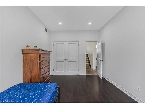 7020 St Michael Avenue, Niagara Falls, ON - Indoor Photo Showing Bedroom