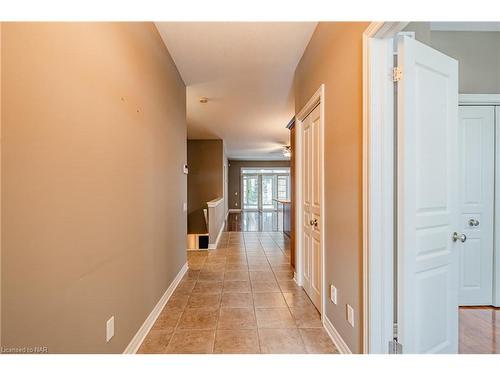 76 Aaron Trail, Welland, ON - Indoor Photo Showing Other Room