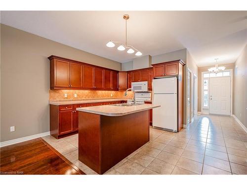 76 Aaron Trail, Welland, ON - Indoor Photo Showing Kitchen