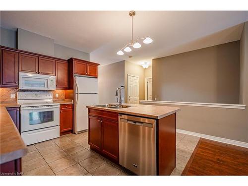 76 Aaron Trail, Welland, ON - Indoor Photo Showing Kitchen With Double Sink