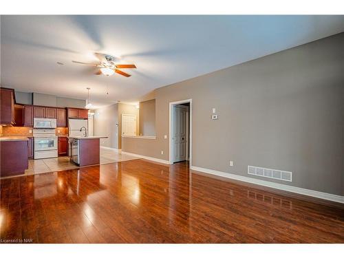 76 Aaron Trail, Welland, ON - Indoor Photo Showing Kitchen