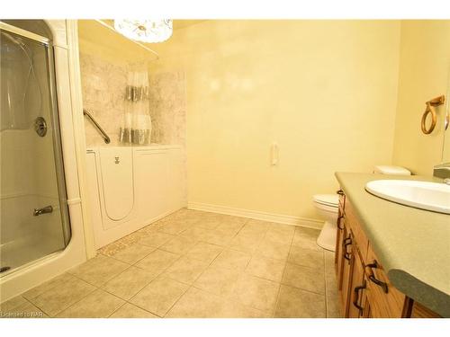 2290 Stonehaven Avenue, Niagara Falls, ON - Indoor Photo Showing Bathroom