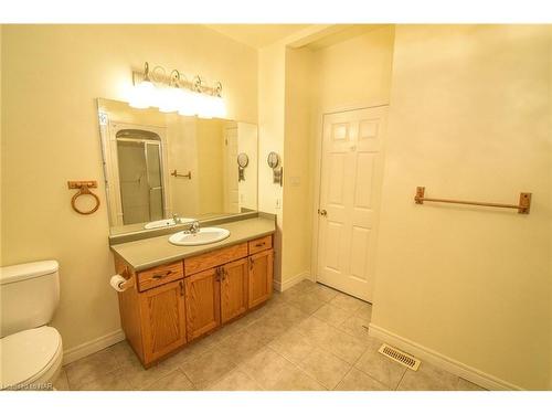 2290 Stonehaven Avenue, Niagara Falls, ON - Indoor Photo Showing Bathroom