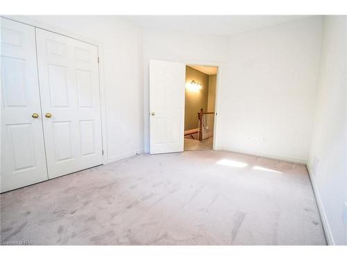 2290 Stonehaven Avenue, Niagara Falls, ON - Indoor Photo Showing Other Room