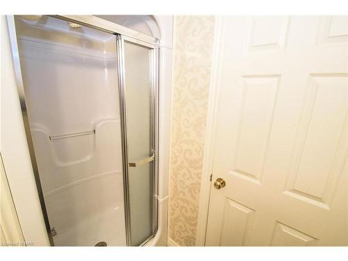 2290 Stonehaven Avenue, Niagara Falls, ON - Indoor Photo Showing Bathroom