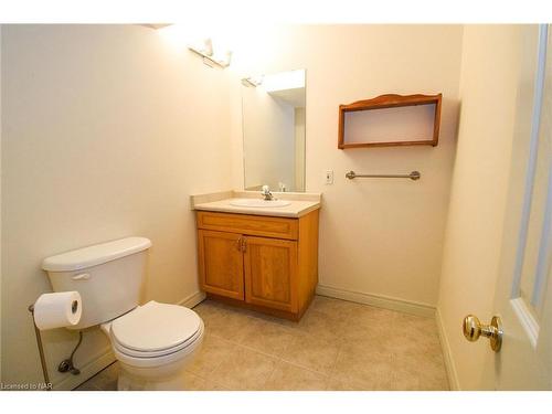 2290 Stonehaven Avenue, Niagara Falls, ON - Indoor Photo Showing Bathroom