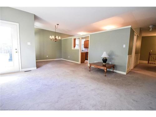 2290 Stonehaven Avenue, Niagara Falls, ON - Indoor Photo Showing Other Room