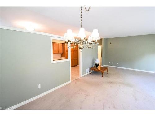 2290 Stonehaven Avenue, Niagara Falls, ON - Indoor Photo Showing Other Room