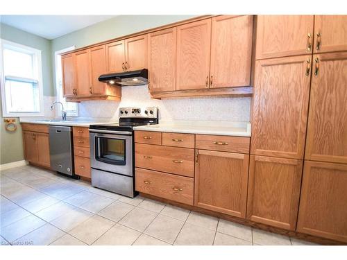 2290 Stonehaven Avenue, Niagara Falls, ON - Indoor Photo Showing Kitchen