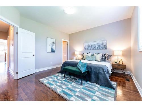 9148 Hendershot Boulevard, Niagara Falls, ON - Indoor Photo Showing Bedroom