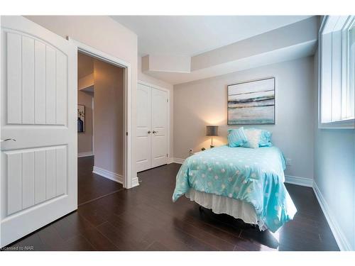 9148 Hendershot Boulevard, Niagara Falls, ON - Indoor Photo Showing Bedroom