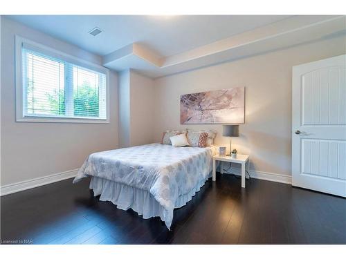 9148 Hendershot Boulevard, Niagara Falls, ON - Indoor Photo Showing Bedroom