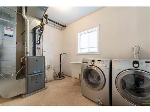 9148 Hendershot Boulevard, Niagara Falls, ON - Indoor Photo Showing Laundry Room