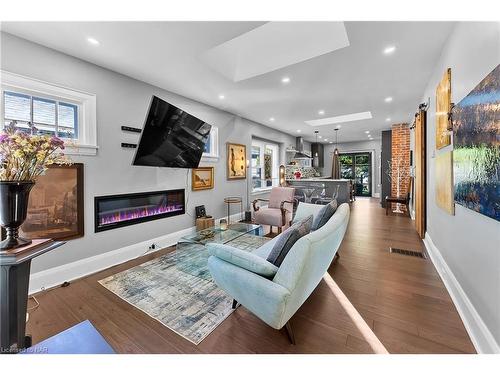 74 Woodland Avenue, St. Catharines, ON - Indoor Photo Showing Living Room With Fireplace