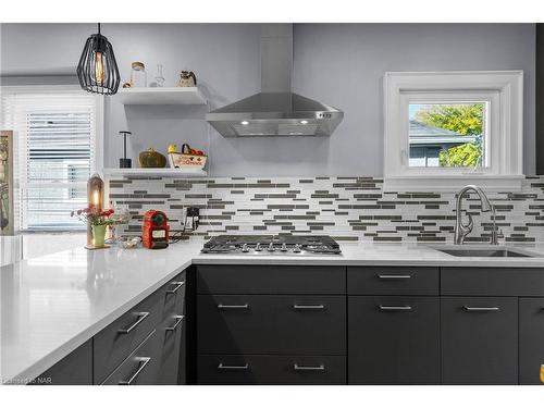 74 Woodland Avenue, St. Catharines, ON - Indoor Photo Showing Kitchen