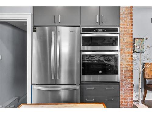 74 Woodland Avenue, St. Catharines, ON - Indoor Photo Showing Kitchen