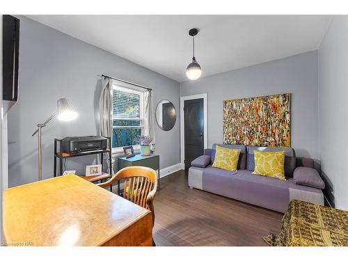 74 Woodland Avenue, St. Catharines, ON - Indoor Photo Showing Living Room