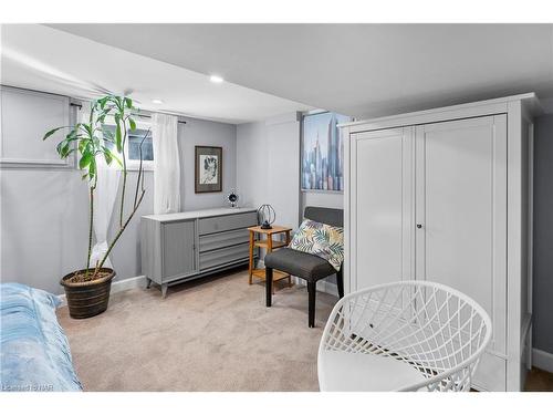 74 Woodland Avenue, St. Catharines, ON - Indoor Photo Showing Bedroom