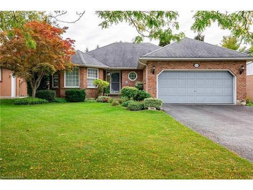 7886 Bishop Avenue, Niagara Falls, ON - Outdoor With Facade