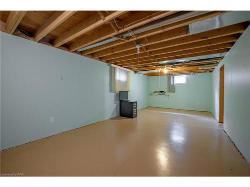 7886 Bishop Avenue, Niagara Falls, ON - Indoor Photo Showing Basement