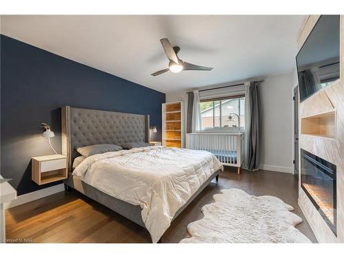 2 Brentwood Road, Grimsby, ON - Indoor Photo Showing Bedroom