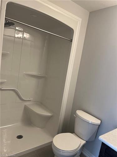 20-4552 Portage Road, Niagara Falls, ON - Indoor Photo Showing Bathroom