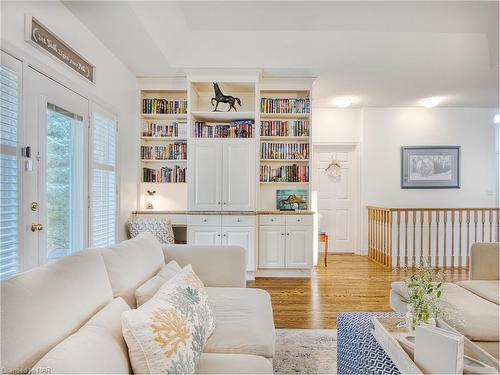 13-99 Linwell Road, St. Catharines, ON - Indoor Photo Showing Living Room