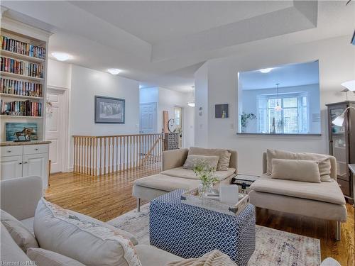 13-99 Linwell Road, St. Catharines, ON - Indoor Photo Showing Living Room