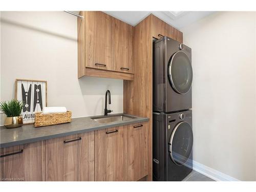 7887 Seabiscuit Drive, Niagara Falls, ON - Indoor Photo Showing Laundry Room