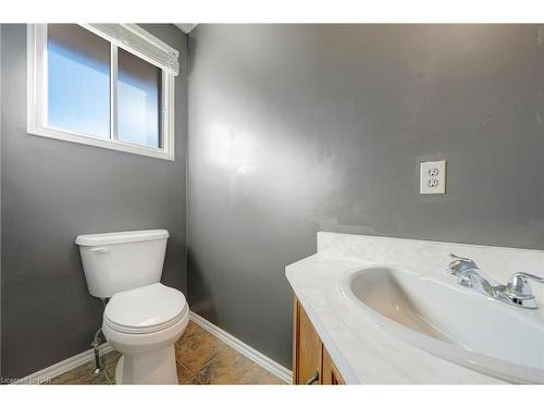 166 Bridlewood Drive, Welland, ON - Indoor Photo Showing Bathroom