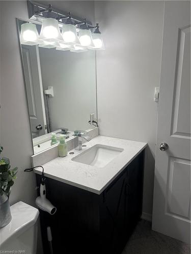 504-8111 Forest Glen Drive, Niagara Falls, ON - Indoor Photo Showing Bathroom