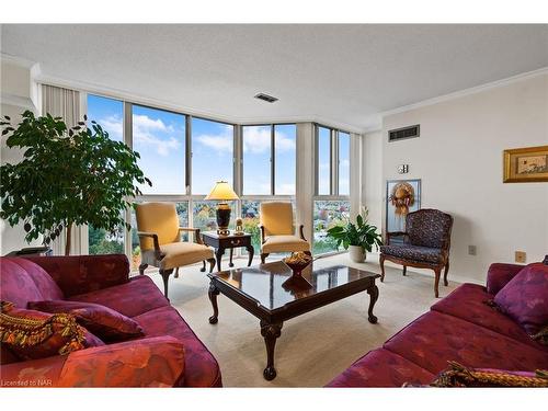 1002 Penthouse-162 Martindale Road, St. Catharines, ON - Indoor Photo Showing Living Room