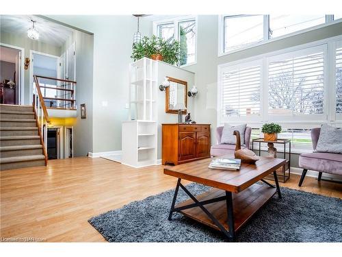 3500 Callan Street, Niagara Falls, ON - Indoor Photo Showing Living Room