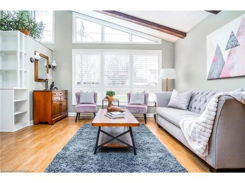 3500 Callan Street, Niagara Falls, ON - Indoor Photo Showing Living Room