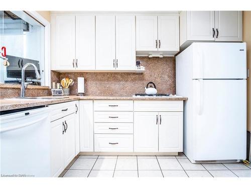 3500 Callan Street, Niagara Falls, ON - Indoor Photo Showing Kitchen