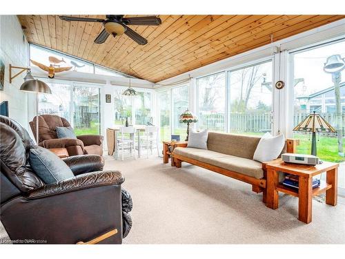 3500 Callan Street, Niagara Falls, ON - Indoor Photo Showing Living Room