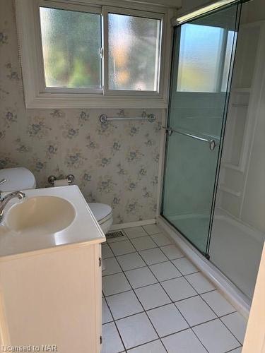 3500 Callan Street, Niagara Falls, ON - Indoor Photo Showing Bathroom