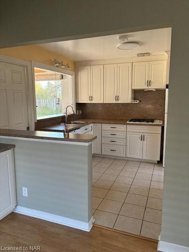 3500 Callan Street, Niagara Falls, ON - Indoor Photo Showing Kitchen