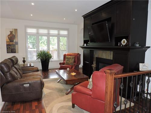 10-6334 Desanka Avenue, Niagara Falls, ON - Indoor Photo Showing Living Room With Fireplace