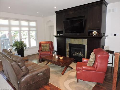 10-6334 Desanka Avenue, Niagara Falls, ON - Indoor Photo Showing Living Room With Fireplace