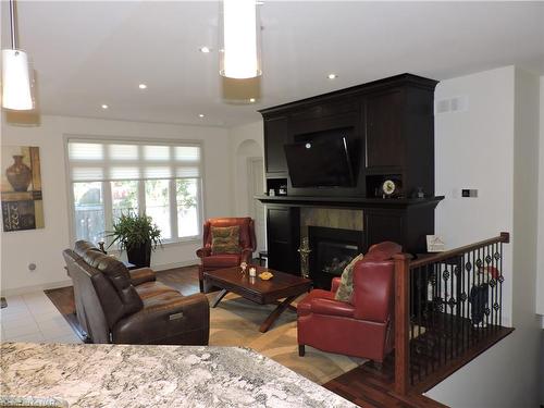 10-6334 Desanka Avenue, Niagara Falls, ON - Indoor Photo Showing Living Room With Fireplace