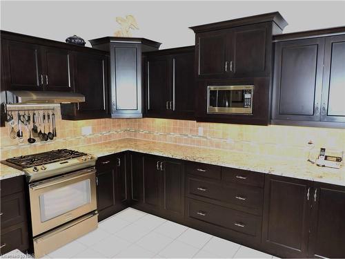 10-6334 Desanka Avenue, Niagara Falls, ON - Indoor Photo Showing Kitchen