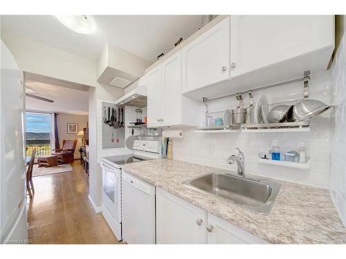 836-350 Quigley Road, Hamilton, ON - Indoor Photo Showing Kitchen