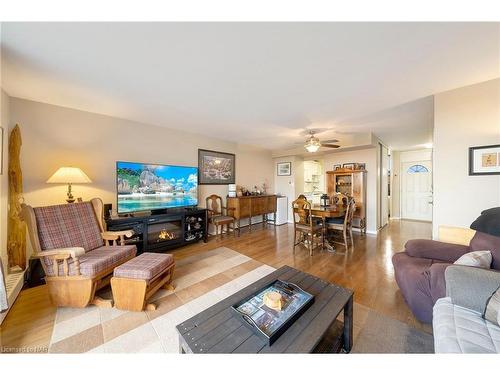 836-350 Quigley Road, Hamilton, ON - Indoor Photo Showing Living Room