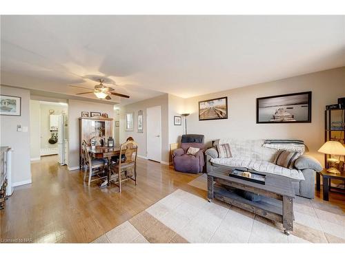 836-350 Quigley Road, Hamilton, ON - Indoor Photo Showing Living Room