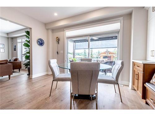 126 Susan Drive, Fonthill, ON - Indoor Photo Showing Dining Room