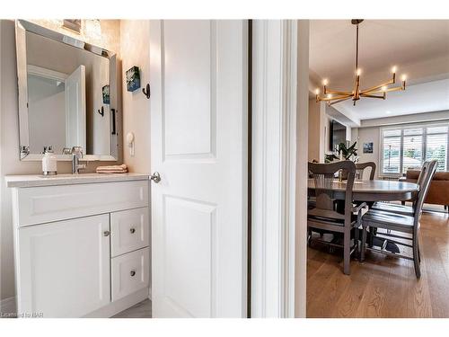 126 Susan Drive, Fonthill, ON - Indoor Photo Showing Bathroom