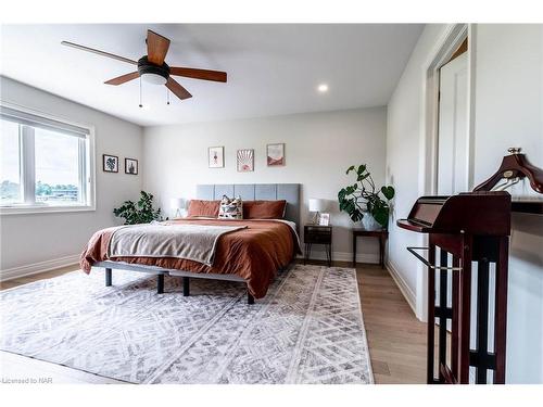 126 Susan Drive, Fonthill, ON - Indoor Photo Showing Bedroom