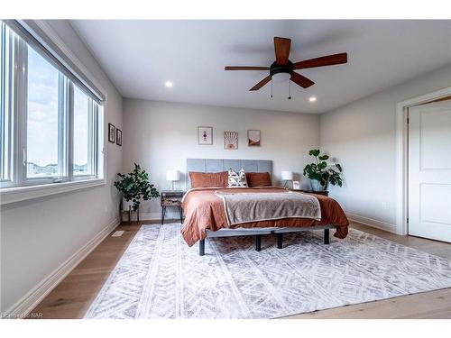 126 Susan Drive, Fonthill, ON - Indoor Photo Showing Bedroom