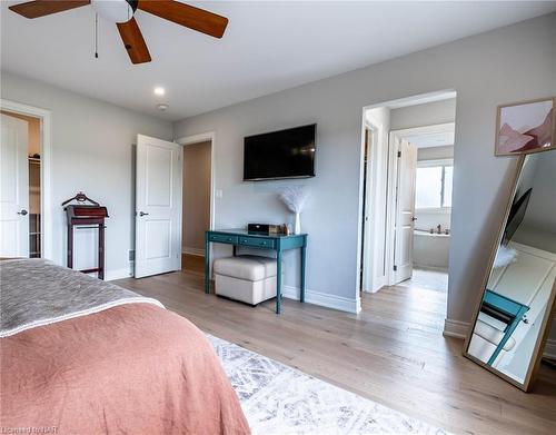 126 Susan Drive, Fonthill, ON - Indoor Photo Showing Bedroom